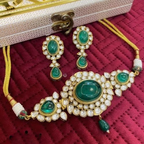 Elegant Green Kundan Necklace Set with Matching Earrings – Traditional Jewelry