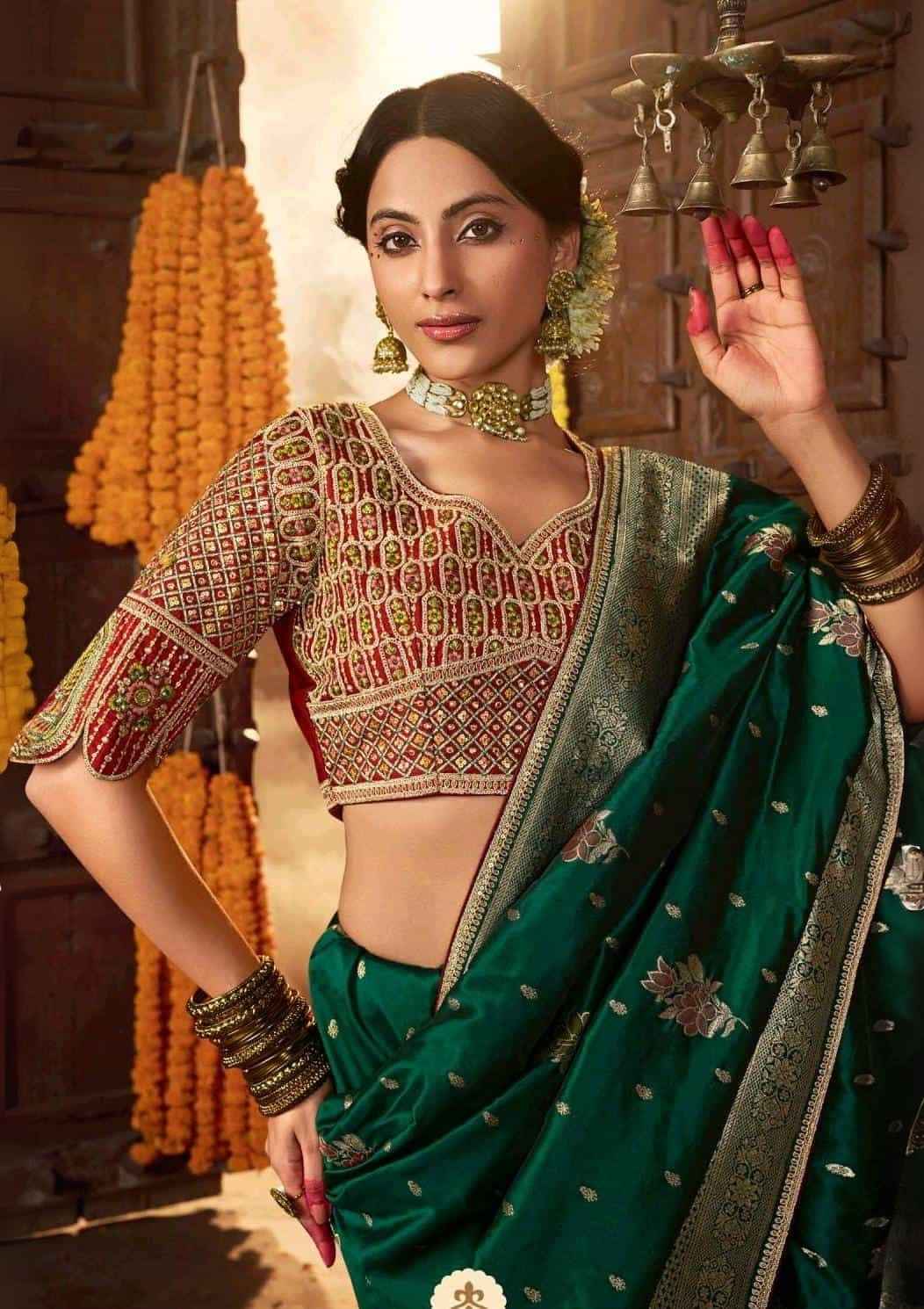 Regal Emerald Green Pure Silk Weaving Saree with Contrast Embroidered Blouse